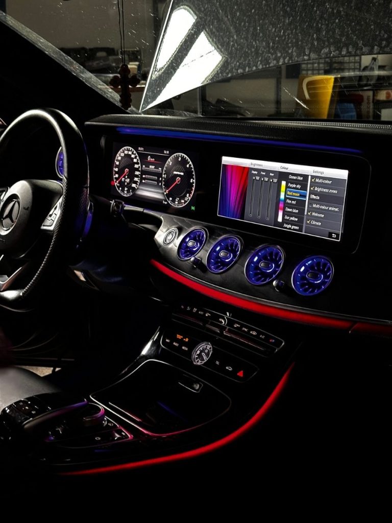 Ugradnja ambijentalnog osvetljenja u auto – podešavanje boja i zona osvetljenja, Draža Tuning Beograd